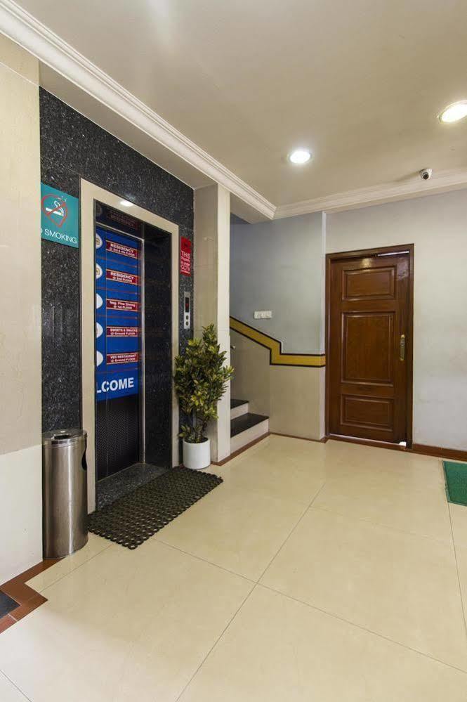 Oyo 579 Hotel Aab Bangalore Eksteriør bilde